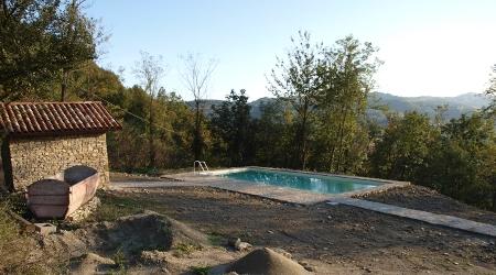 Piscina di Bubbio Cortile